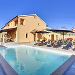 Mit Privatem Pool, Spielplatz, Wlan, Klima, Bbq