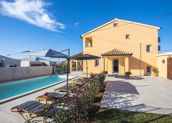 Nyaraló Mit Privatem Pool, Spielplatz, Wlan, Klima, Bbq Póla