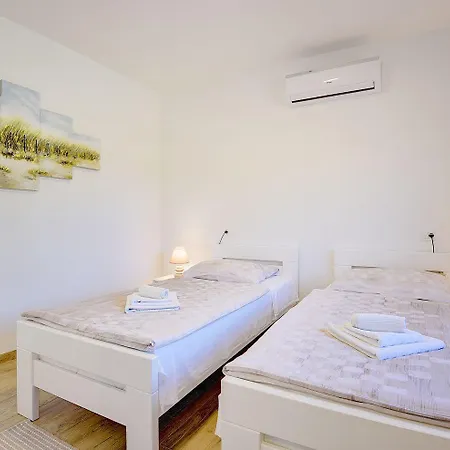 Mit Privatem Pool, Spielplatz, Wlan, Klima, Bbq بيت للعطل