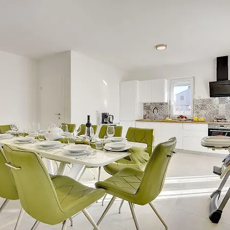 بيت للعطل Mit Privatem Pool, Spielplatz, Wlan, Klima, Bbq *