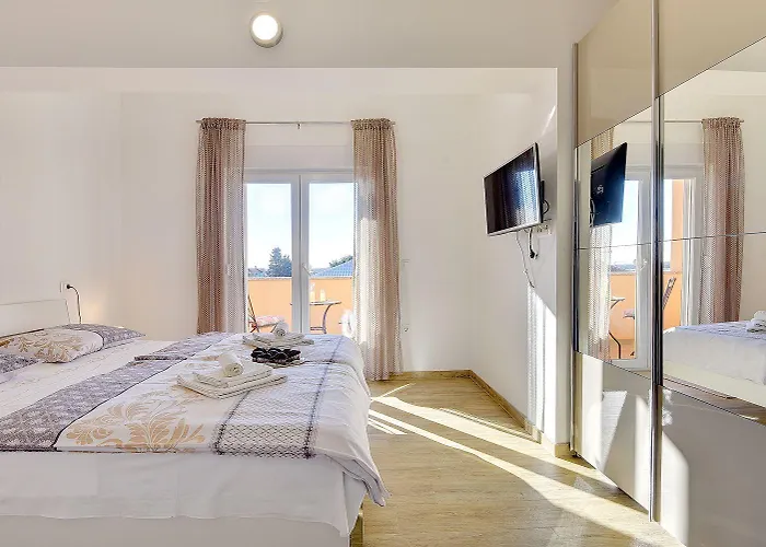 Mit Privatem Pool, Spielplatz, Wlan, Klima, Bbq 풀라