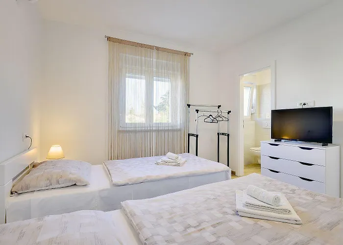 펜션 Mit Privatem Pool, Spielplatz, Wlan, Klima, Bbq *