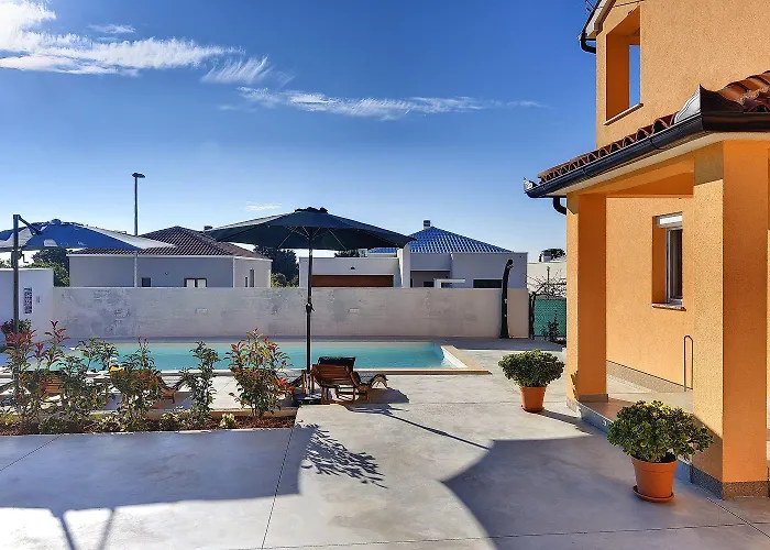 Mit Privatem Pool, Spielplatz, Wlan, Klima, Bbq * 풀라