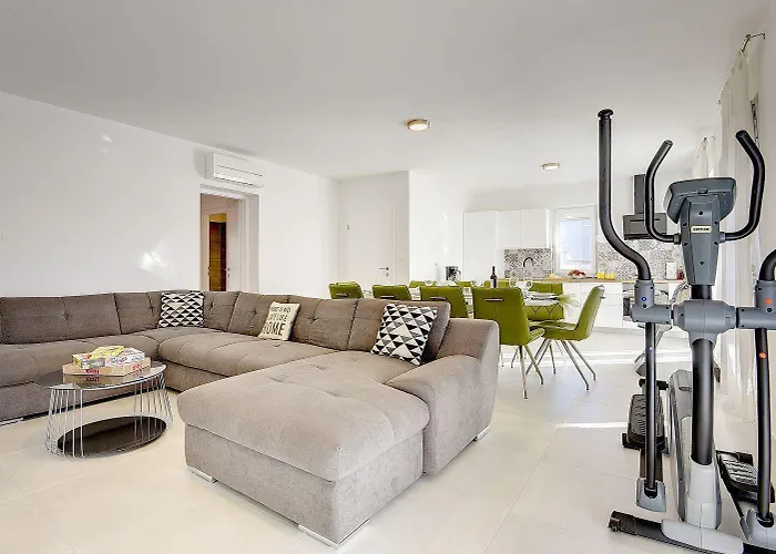 Mit Privatem Pool, Spielplatz, Wlan, Klima, Bbq 펜션 풀라