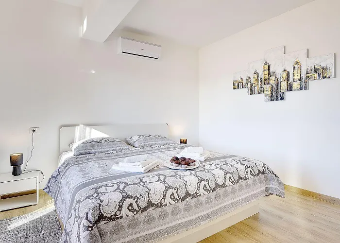 Mit Privatem Pool, Spielplatz, Wlan, Klima, Bbq *