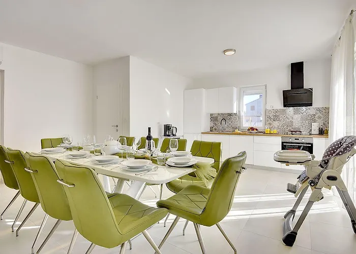 펜션 Mit Privatem Pool, Spielplatz, Wlan, Klima, Bbq *