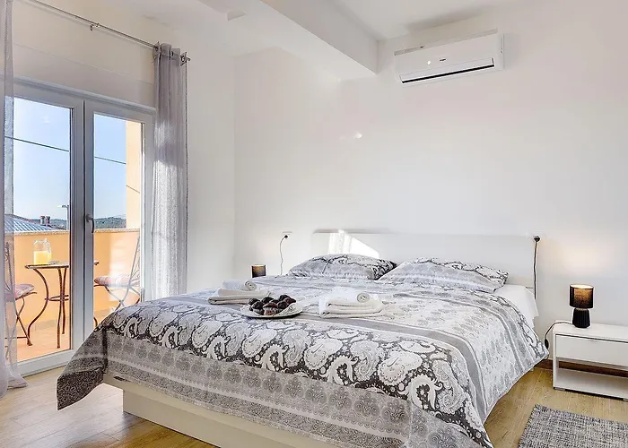 펜션 Mit Privatem Pool, Spielplatz, Wlan, Klima, Bbq 풀라