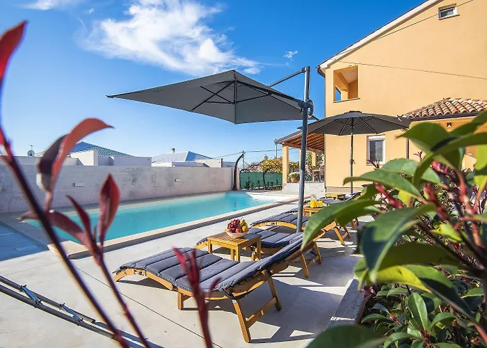 Mit Privatem Pool, Spielplatz, Wlan, Klima, Bbq