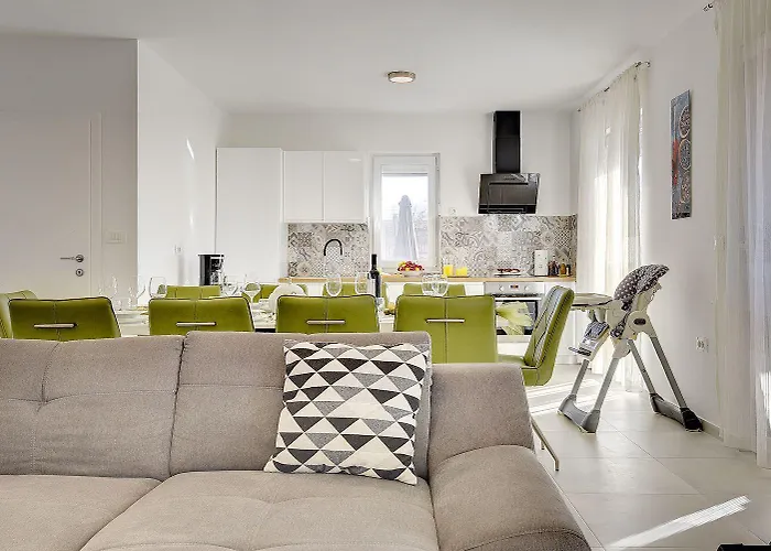 Mit Privatem Pool, Spielplatz, Wlan, Klima, Bbq * 풀라